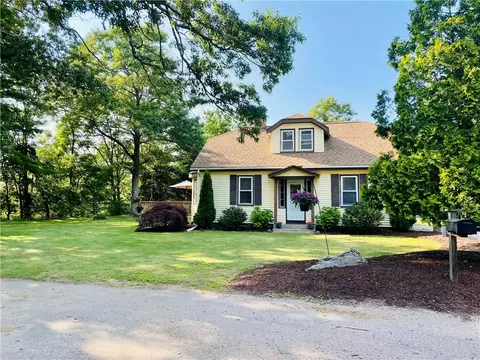 49 Dyer Ave, North Kingstown, RI 02852