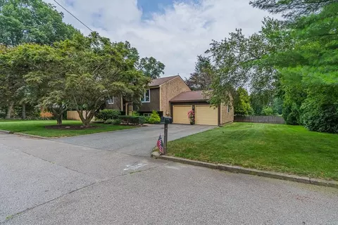 144 Sage Dr, Warwick, RI 02886