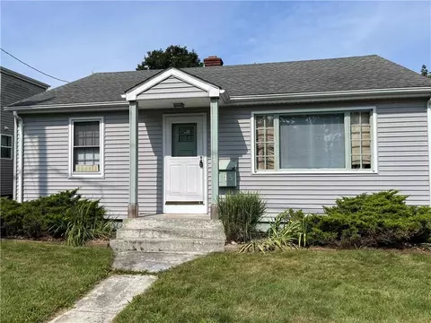 15 Middle St, Warren, RI 02885