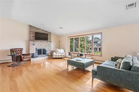 3933 Post Rd, Warwick, RI 02886 photo 2
