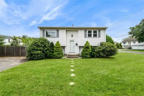 18 Sabin St, Warwick, RI 02888