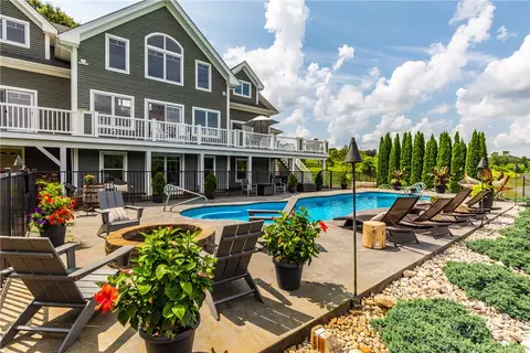 91 Moswansicut Lake Dr, Scituate, RI 02857
