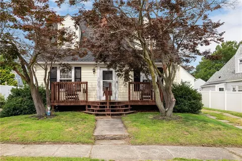 17 Greenwood St, Cranston, RI 02910