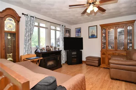 38 Sandy Ln, Westerly, RI 02891 photo 2