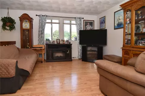 38 Sandy Ln, Westerly, RI 02891 photo 3