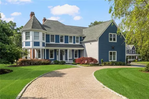 4 Freeborn Rd, Bristol, RI 02809