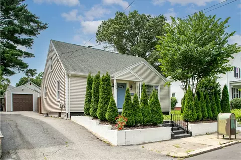 94 Pidge Ave, Pawtucket, RI 02860