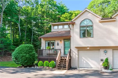 27 White Birch Ct, North Kingstown, RI 02852