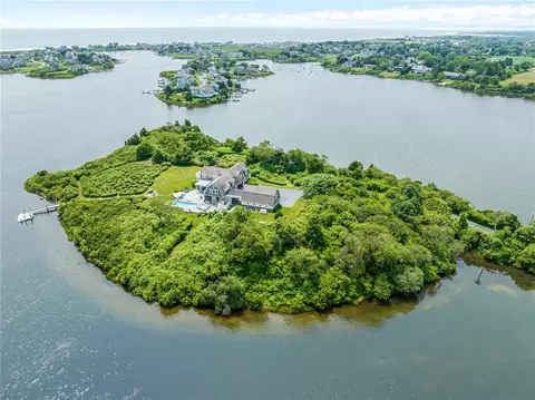 98 Segar Ct, South Kingstown, RI 02879