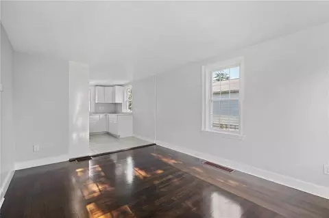 4 Catalpa Rd, Warwick, RI 02889 photo 8