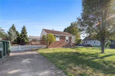 4 Catalpa Rd, Warwick, RI 02889 photo 4