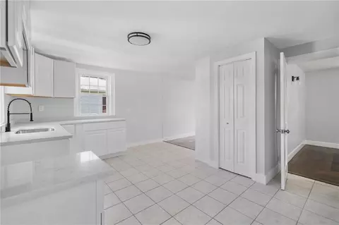4 Catalpa Rd, Warwick, RI 02889 photo 9