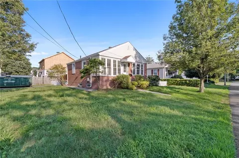 4 Catalpa Rd, Warwick, RI 02889 photo 2