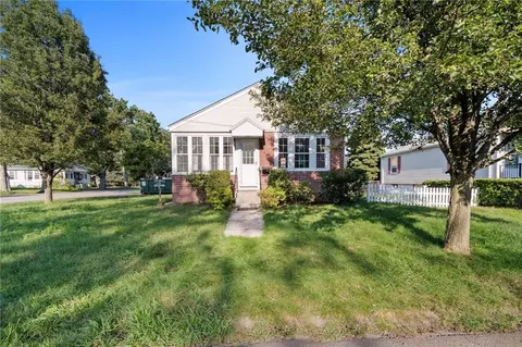 4 Catalpa Rd, Warwick, RI 02889