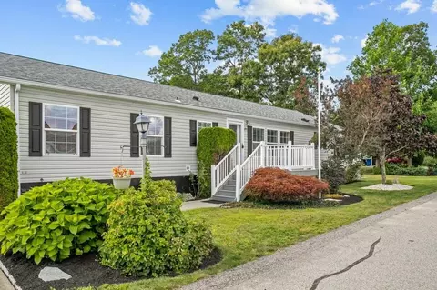 121 Lark Ln, Tiverton, RI 02878