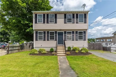 5 Woodside Ave, West Warwick, RI 02893
