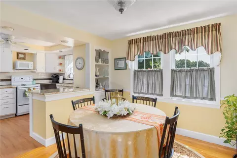 138 Massasoit Dr, Warwick, RI 02888 photo 9