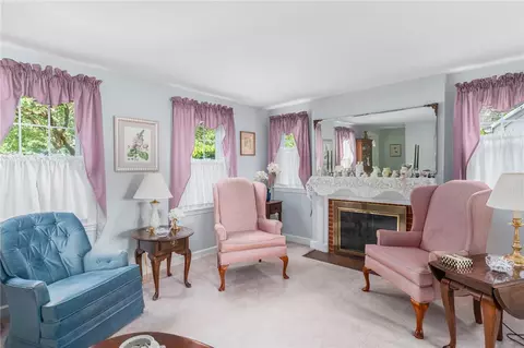 138 Massasoit Dr, Warwick, RI 02888 photo 7