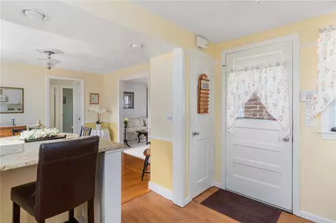 138 Massasoit Dr, Warwick, RI 02888 photo 16