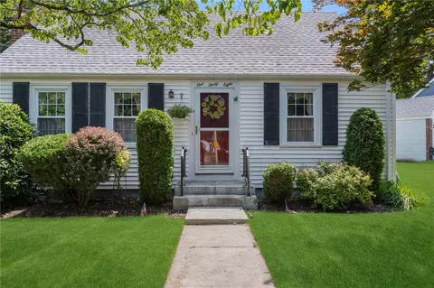 138 Massasoit Dr, Warwick, RI 02888 photo 3