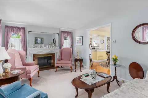 138 Massasoit Dr, Warwick, RI 02888 photo 8