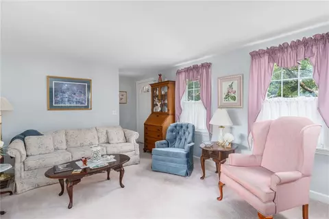 138 Massasoit Dr, Warwick, RI 02888 photo 6