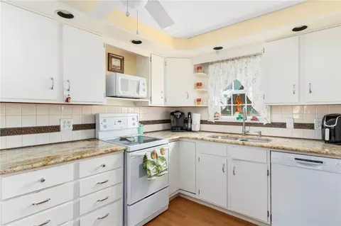 138 Massasoit Dr, Warwick, RI 02888 photo 14