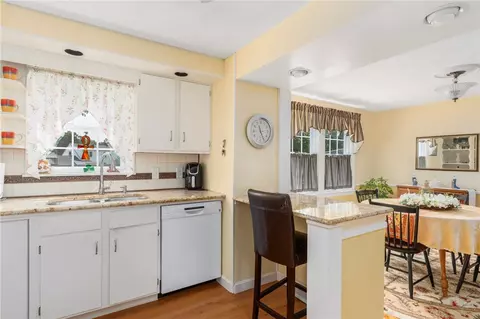 138 Massasoit Dr, Warwick, RI 02888 photo 17