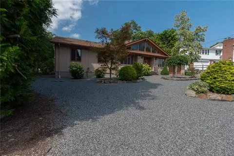 9 Meadow View Blvd, North Providence, RI 02904