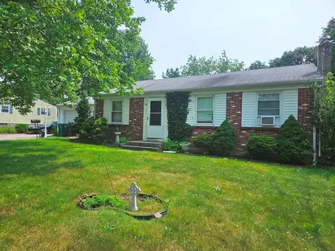 39 Bayberry Rd, Woonsocket, RI 02895