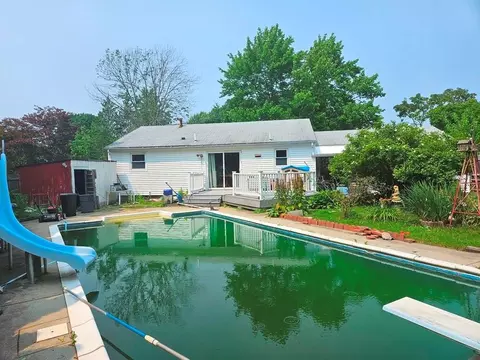 39 Bayberry Rd, Woonsocket, RI 02895 photo 2