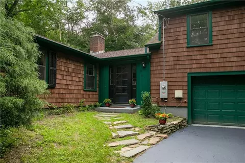 88 Harwood Rd, East Greenwich, RI 02818