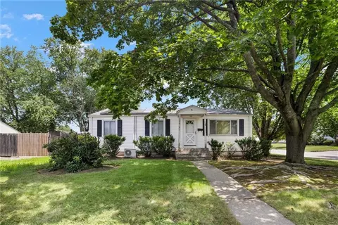 60 Meader St, Warwick, RI 02888 photo 3