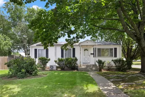 60 Meader St, Warwick, RI 02888