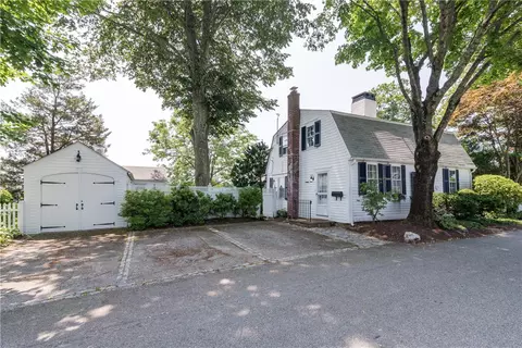 5 Washington St, North Kingstown, RI 02852