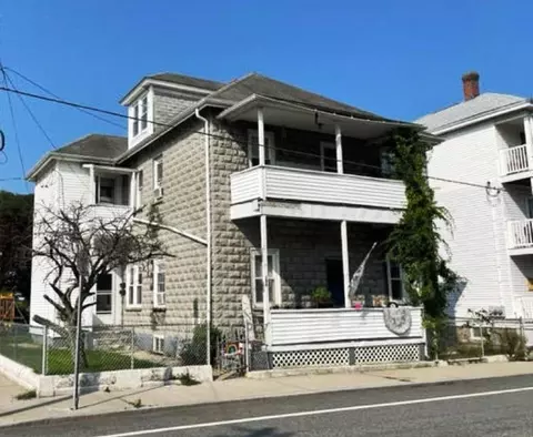 190 Railroad St, Lincoln, RI 02838