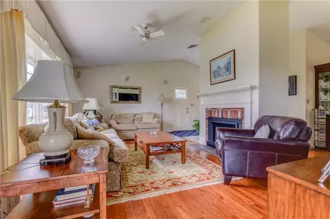 18 Addy Dr, Bristol, RI 02809