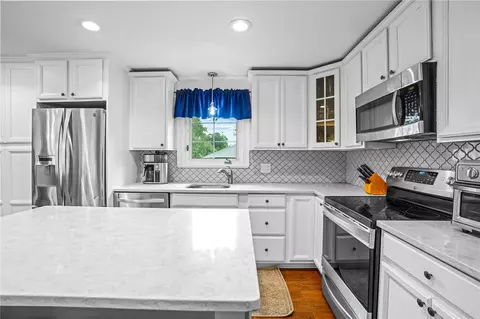 36 Barton Ave, Warren, RI 02885 photo 6