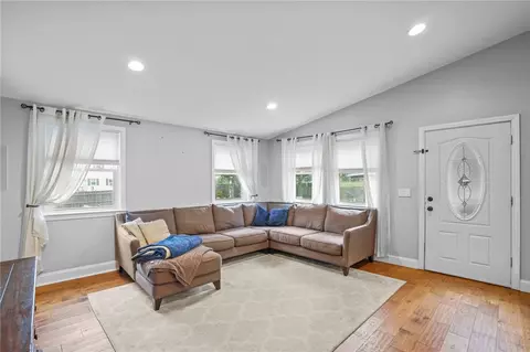 36 Barton Ave, Warren, RI 02885 photo 12