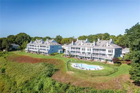 152 Crompton Ave #17, East Greenwich, RI 02818