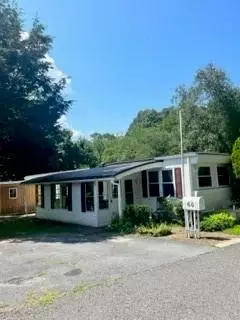 27 Woodward Unit Apt 60 Rd, Lincoln, RI 02828