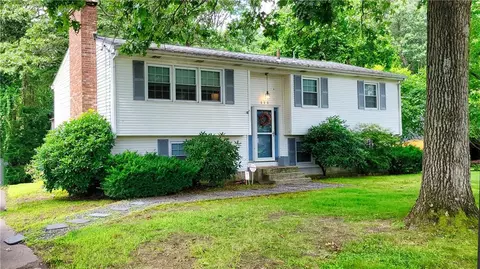 111 Oak Tree Ave, Warwick, RI 02886
