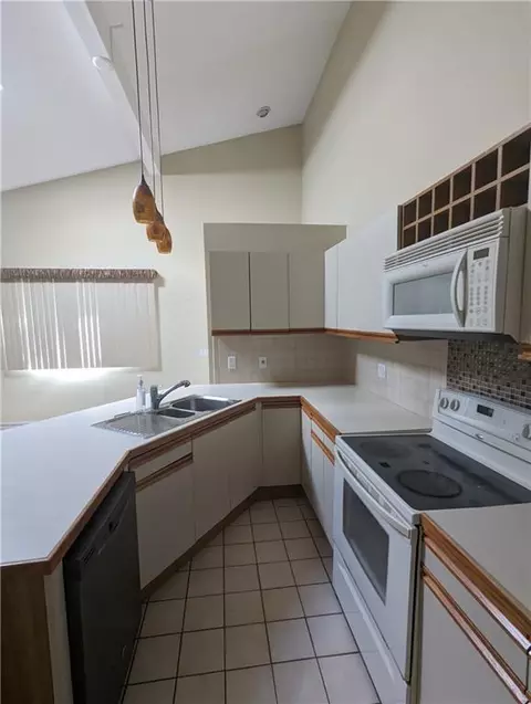 943 Halifax Dr, Warwick, RI 02886 photo 4
