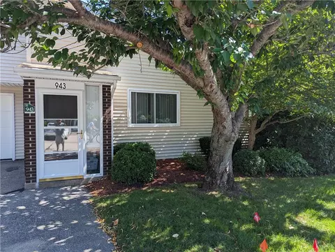943 Halifax Dr, Warwick, RI 02886