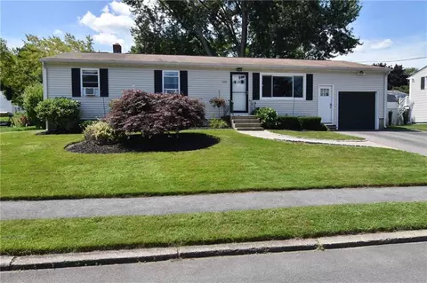 135 Quail Hollow Rd, Cranston, RI 02920