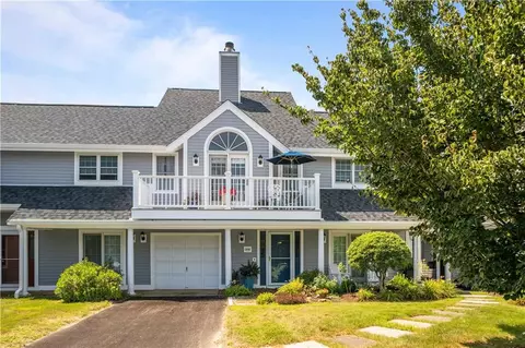 208 Corey Ln, Middletown, RI 02842