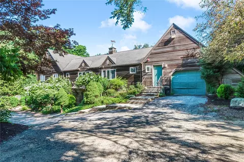 21 Shermantown Rd, Saunderstown, RI 02874