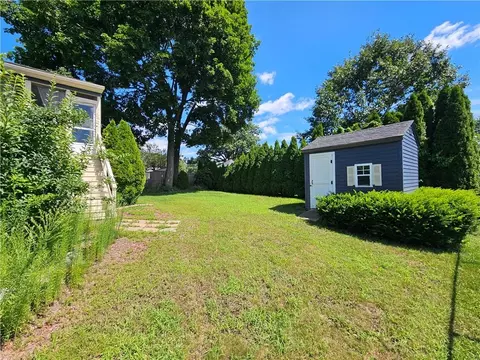 197 Capwell Ave, Woonsocket, RI 02895 photo 3
