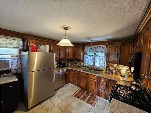 197 Capwell Ave, Woonsocket, RI 02895 photo 15