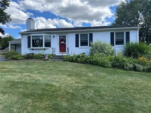 24 Beachwood Dr, Cumberland, RI 02864